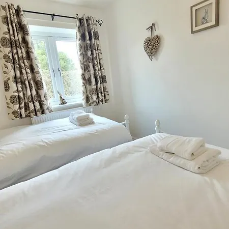 Alba House 3 Bed House With Parking Hébergement de vacances *