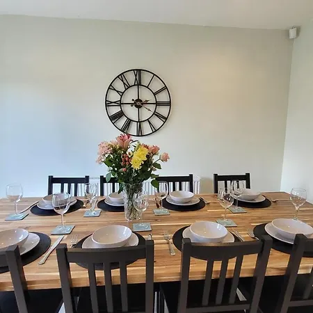 Alba House 3 Bed House With Parking Ferienhaus York