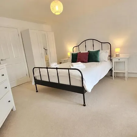 Holiday home Alba House 3 Bed House With Parking *