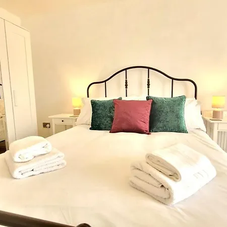 Alba House 3 Bed House With Parking Holiday home York