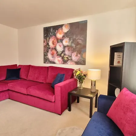 Alba House 3 Bed House With Parking