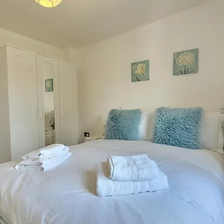 Alba House 3 Bed House With Parking Holiday home *