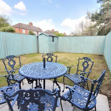 Alba House 3 Bed House With Parking Holiday home *